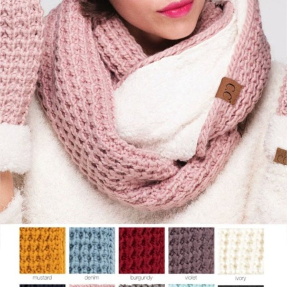 NWT Infinity scarf with fleece insert